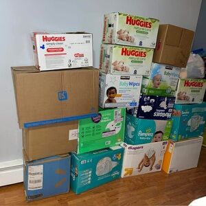 Kids clothes (girl 0-18m) (boy 0-4years old )
Fall and winters shoes,socks,toys